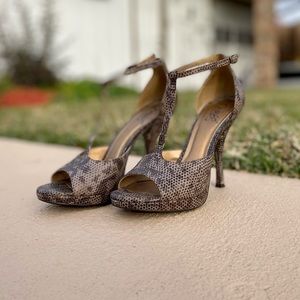 Carlos by Carlos Santana 7.5 Temptress Cafe Print 4” platform shoe